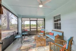 Pet-Friendly Florida Escape with Patio and Fire Pit! - Deep Creek