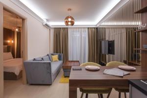 GM SkyView Luxury Flatiron apartment Skopje