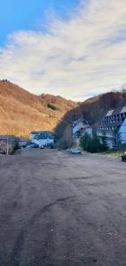 Anikaapartmani, Brzeće