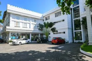 The Kings Bay Hotel By Silvas - Ettukala