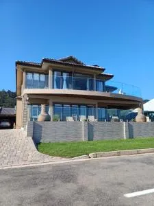 Ocean at doors step - Outeniekwa