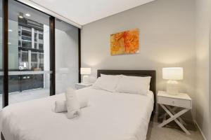1BR Luxury apt at prime location w carpark