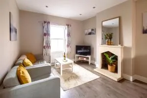 Family home in central Guildford with Parking - West Clandon