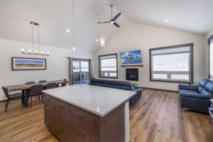 New 3BR condo in Bozeman w mtn views and trails
