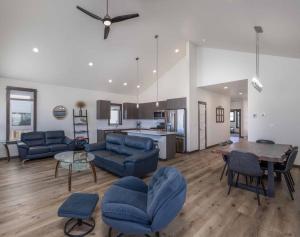 New 3BR condo in Bozeman w mtn views and trails
