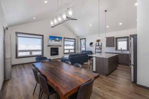 New 3BR condo in Bozeman w mtn views and trails