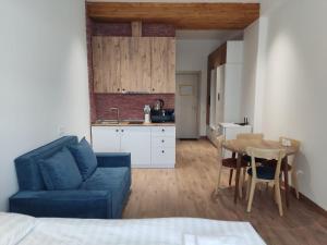 Evdo Apartments F2 White Studio