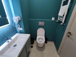 Evdo Apartments F2 White Studio