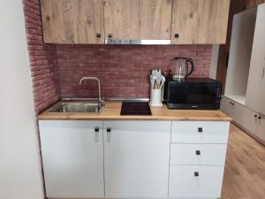 Evdo Apartments F2 White Studio