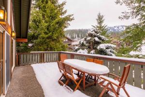 Spruce Grove Chalet by Outpost Whistler