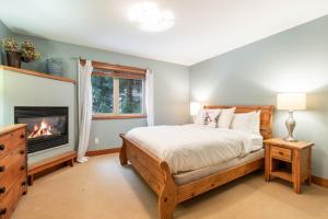 Spruce Grove Chalet by Outpost Whistler