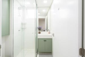 Apartamentos a150 M DA PRAIA com SACADA, WI-FI, PISCINA, PORTARIA 24h, PLAYGROUND e vaga de GARAGEM