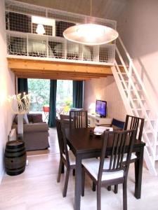 Pretty house with double terrace near the ocean