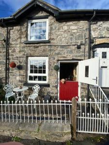 Maytree Cottage. Compact home in Mid Wales.