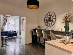 2 Bed Newly Furbished Whole House sleeps 4