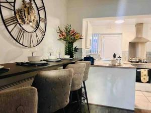 2 Bed Newly Furbished Whole House sleeps 4