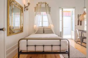 157 Flores Apartment