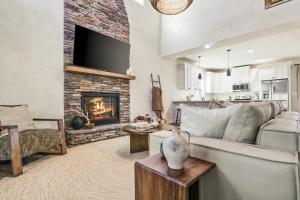 Mystic Grove Luxury Mountain Hideaway