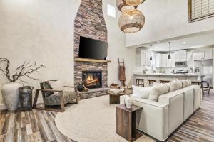 Mystic Grove Luxury Mountain Hideaway