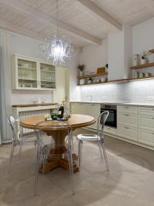 Ca S Lorenz - A Luxury 100m2 Apartment in a Chic Vineyard Villa