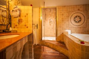 Hotels Europe Saint Severin-Paris Notre Dame : photos des chambres