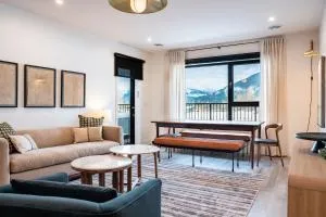 Escape to Revy - Beautifully Designed Condo - Nakusp