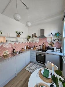 Beautiful and spacious flat - Obiekty bez kategorii w mieście Londyn