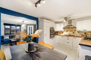 Stylish 3 Bed House in Greenhithe