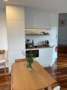 Hesket Guesthouse with views, privacy & 7 minute drive to Hobart CBD