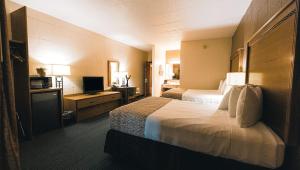 Queen Room with Two Queen Beds - Non-Smoking room in Wrangler Inn Mobridge