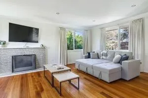 Sunlit Suburbia - A Breezy Abode in Glen Waverley - 维勒希尔
