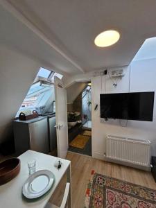 West Kensington bright flat