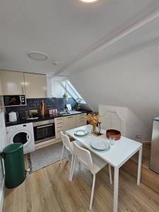 West Kensington bright flat