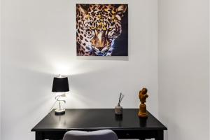 Chic London Flat - 2 Doubles & Full Bath