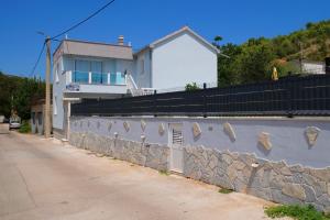 Family friendly house with a swimming pool Vinovac, Zagora - 22041 