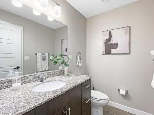 Large 1 Bed Apt In The Heart Of Downtown