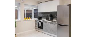 Tranquil Retreat in Hendon: Comfort & Style Await