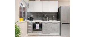 Tranquil Retreat in Hendon: Comfort & Style Await