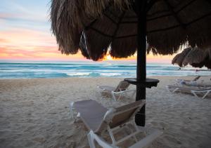 SereniaCancun Beachfront Apartment Hotel Zone.