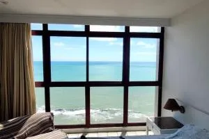 Flat Pé-na-areia! Um refúgio a Beira-mar! Vista deslumbrante! - 热博阿陶