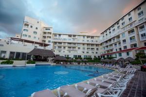 SereniaCancun Beachfront Apartment Hotel Zone.