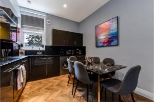 Welcoming and Radiant - Lovely & Family Friendly!