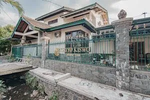 Griyo Kiswo Vacation Home - Gawok