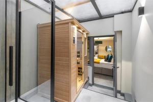 Modern & Funky 3-BR Duplex with Games Room & Sauna