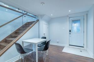 Luxurious & Modern 4BR House w 3 Car Parking