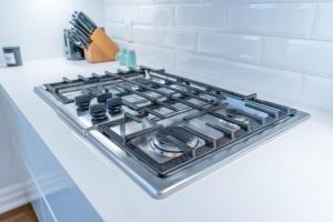 Luxurious & Modern 4BR House w 3 Car Parking