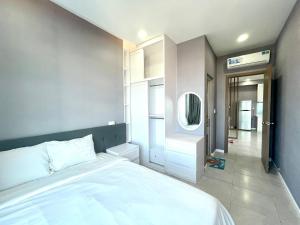 Hon Chong Oceanfront Luxury Apartment