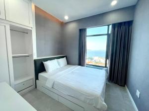 Hon Chong Oceanfront Luxury Apartment