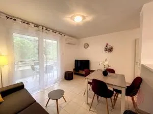 Appartement F2 climatisé à Lamalou-les-Bains, terrasse, proche centre et thermes, animaux acceptés - FR-1-451-167 - 埃雷皮扬