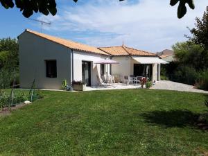 Maisons de vacances Maison plain-pied 4 pers, jardin, BBQ, WIFI, animaux OK - Chatelaillon-Plage - FR-1-706-8 : photos des chambres